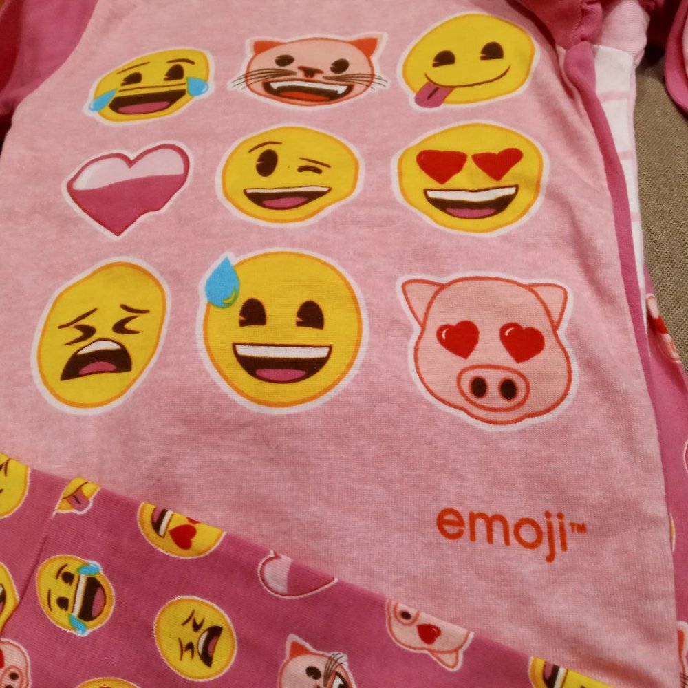 *NEW* EMOJI PJ Set (4pcs) Size 6